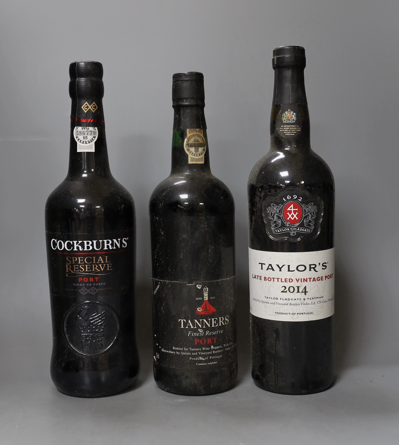 A selection of six mixed bottles of port, to include SAS, Taylors 1986 etc.